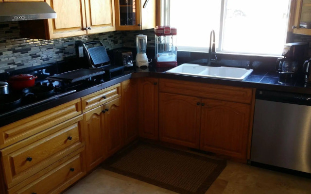 Eileen's Bed & Breakfast - Guest House