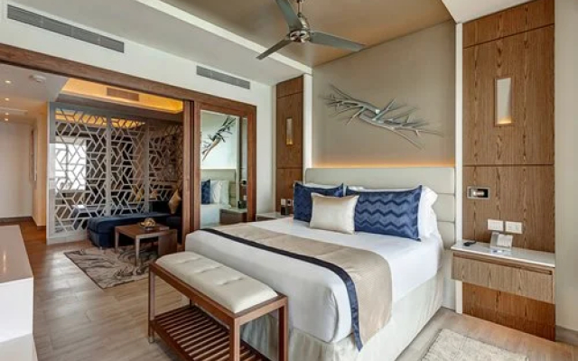 TravelSmart at Royalton CHIC Suites Cancun, Cancún, Mexico - Hotel in Cancun - Photo 4