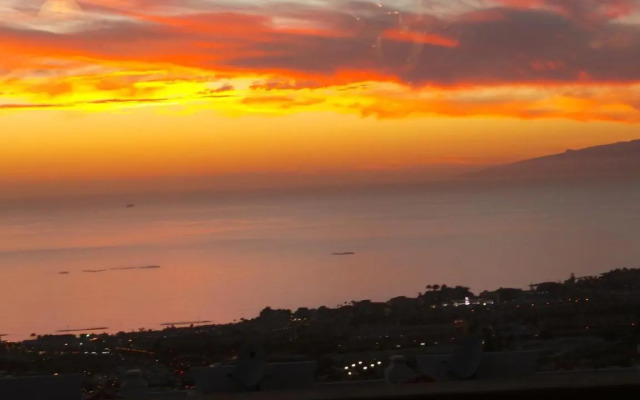 Sunset View And Pool In Paradise