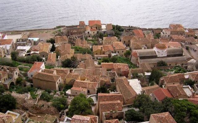 Mpalkoni Sti Monemvasia