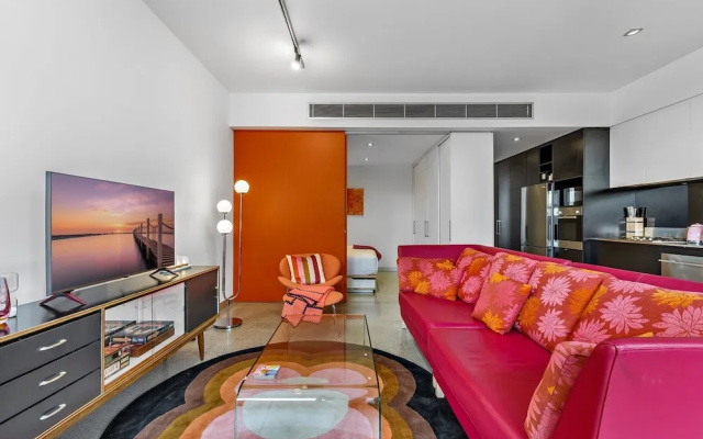 Vibrant 2-bed Apartment Near St Kilda Beach – Guest Rooms – Melbourne
