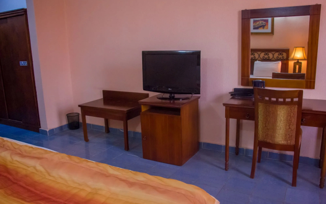 Dees Hotels, Apartments and Suites