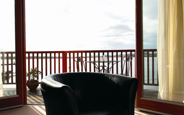 Wineport Lodge