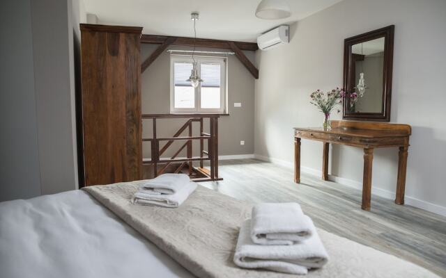 Leo Apartments Old Town Residence