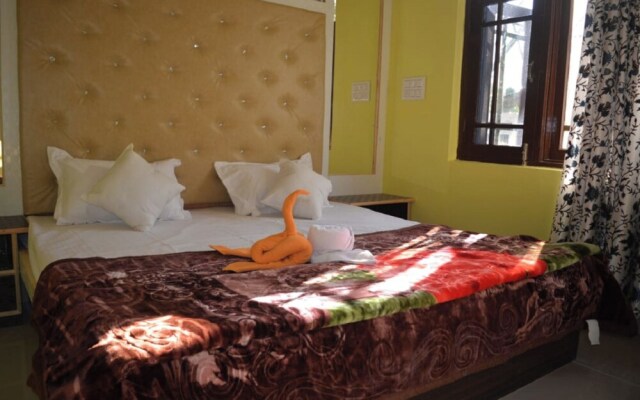 Goroomgo Nice One Palace Srinagar