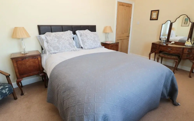 Whinstones at 4 The Villas