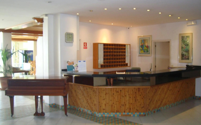 By the Beach & Pool Apartment