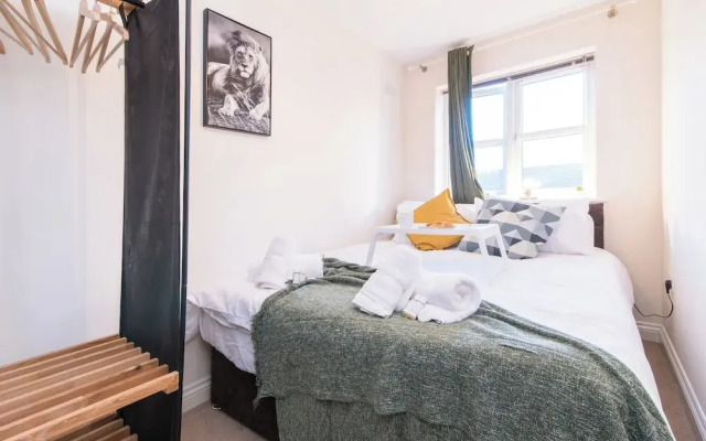 Apt - Sleeps 6 - Pets Ok - Parking