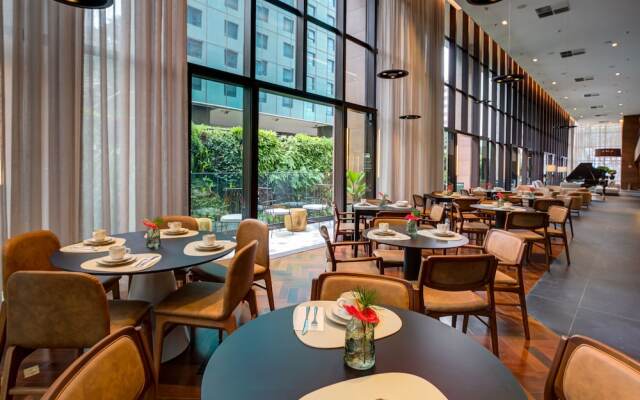 Qoya São Paulo Paulista, Curio Collection by Hilton