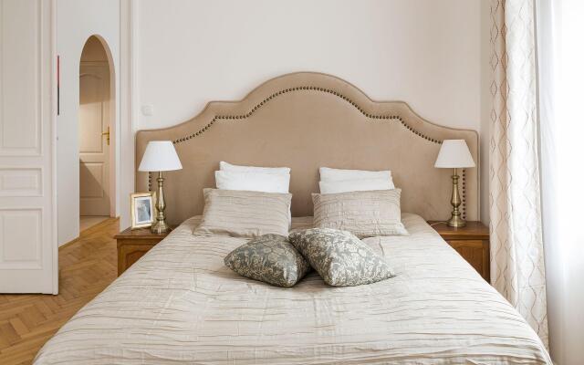 Belle Epoque I, luxury suite 50m to Main Square