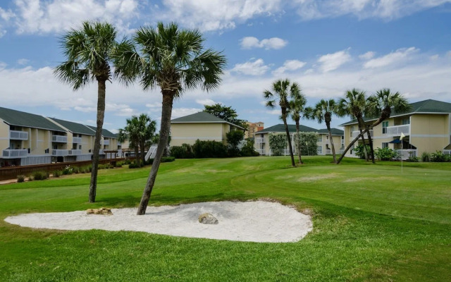 8226 is an upstairs pet friendly studio located in Sandpiper Cove by RedAwning