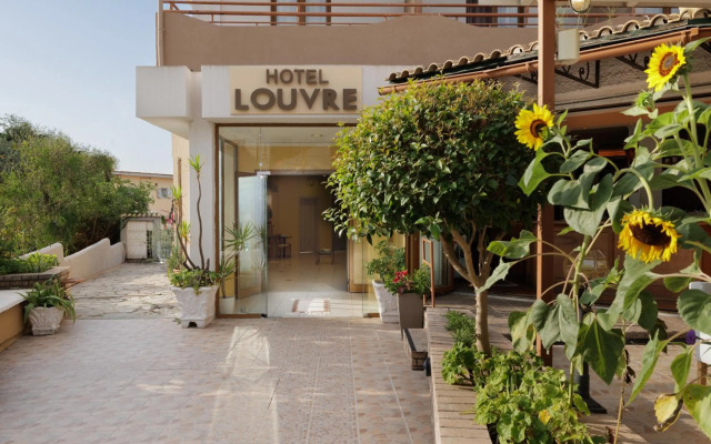 Louvre Hotel