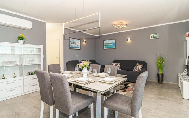 Beautiful Apartment in Seget Donji With Wifi and 2 Bedrooms