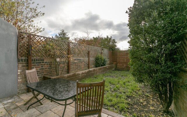 4 Bedroom Victorian House Near Notting Hill