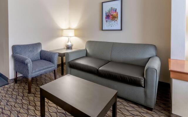 Holiday Inn Hotel & Suites-Milwaukee Airport by IHG