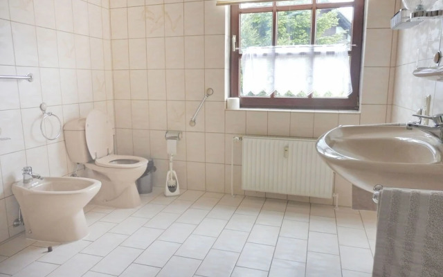 An der Dorfkirche Hehlen