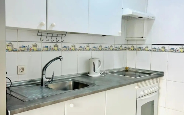 Spacious 2 BR Golden Apartment