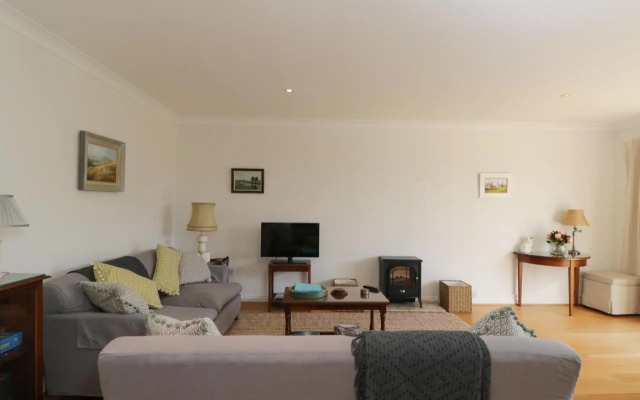 1A Erneston Crescent