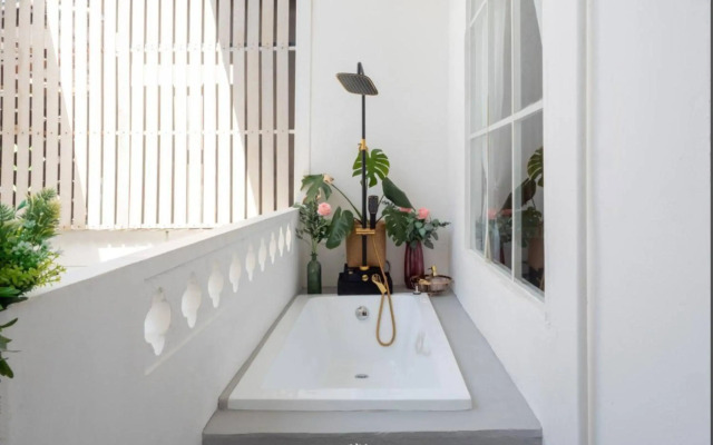Isara Boutique Hotel and Cafe