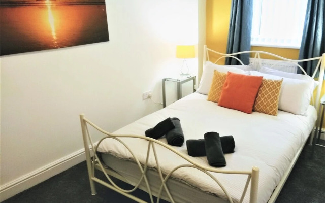 Modern Comfy 2-bedroom Flat in St Helens