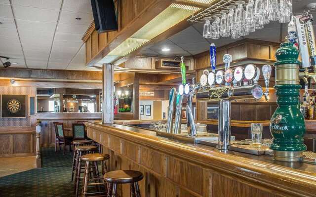 Quality Hotel & Suites