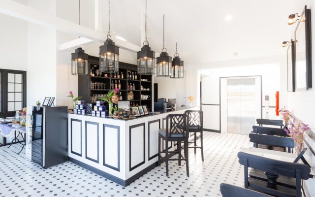 MORA Boutique Hotel