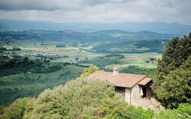 Farmhouse in Paciano With Pool & Scenic Views