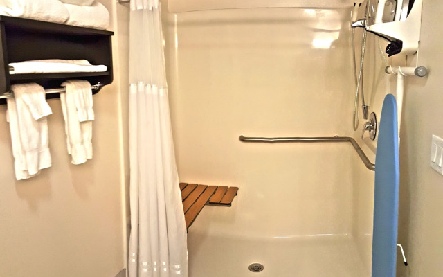 Holiday Inn & Suites Syracuse Airport - Liverpool by IHG