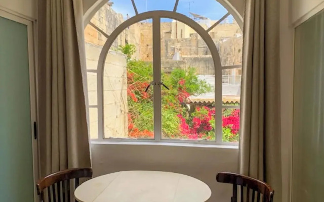 Bougainvillea Breeze & Marina View