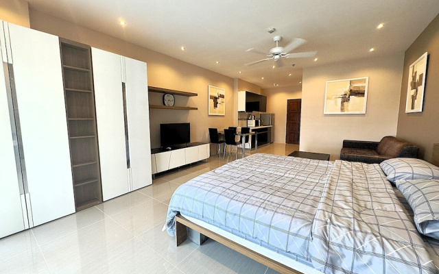 Sea View Studio With Large Balcony at View Talay 5D