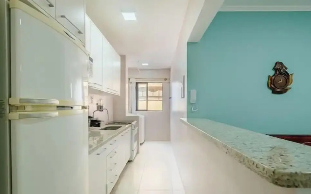 Apt in B.C Just Steps From the Beach Cec0501