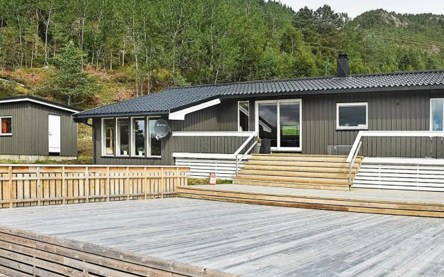 8 Person Holiday Home in Sundlandet