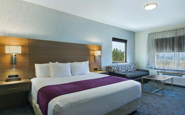 Oxford Suites Sonoma County