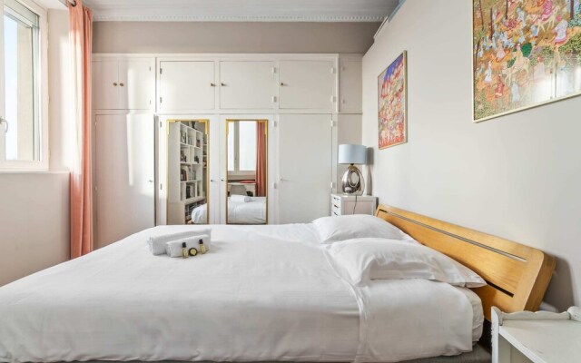 Stylish Vintage 3BR Apartment in Le Marais by GuestReady