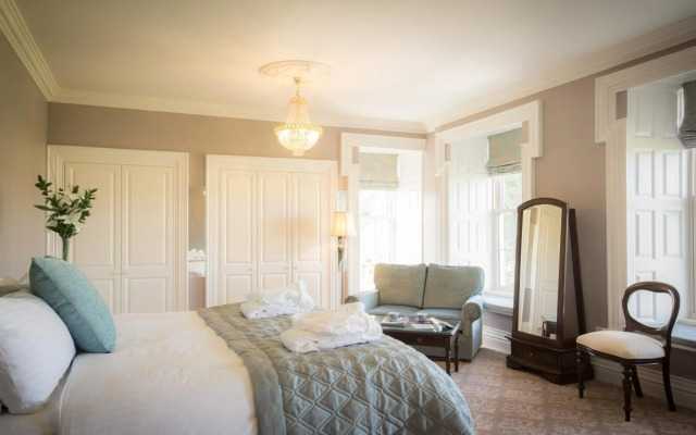 Falls Hotel & Spa