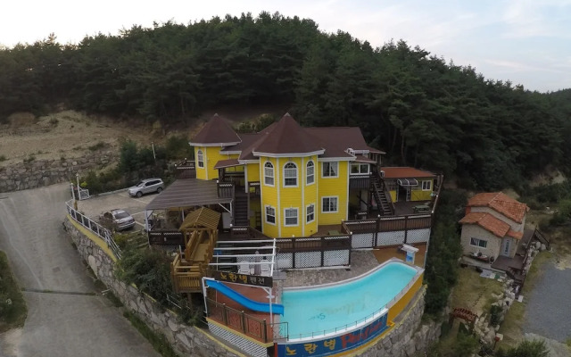 Yellow star Pension