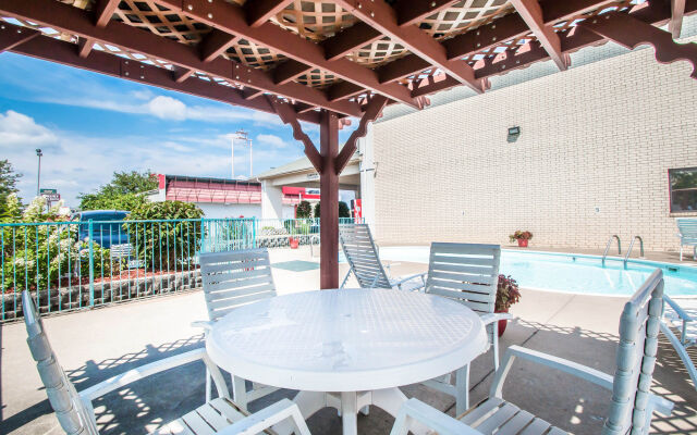 Econo Lodge I-44 - Exit 80