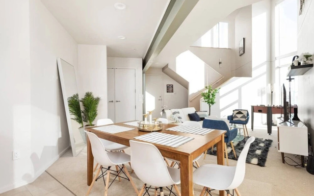 Upscale 3BR Penthouse by CozySuites