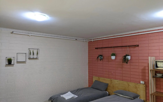 Adelaide Motel & Backpackers