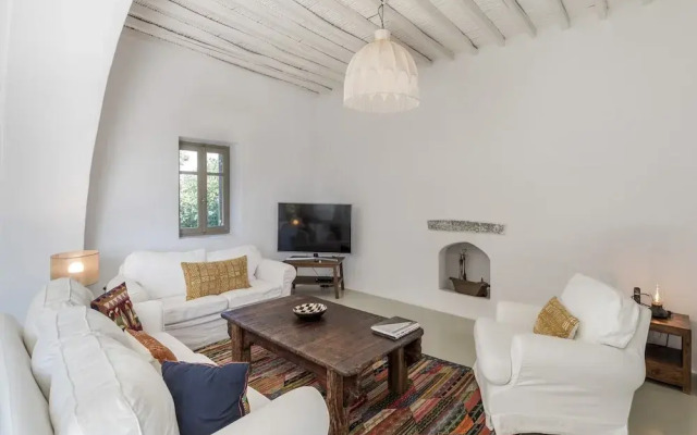 Traditional Villa With Swimming Pool