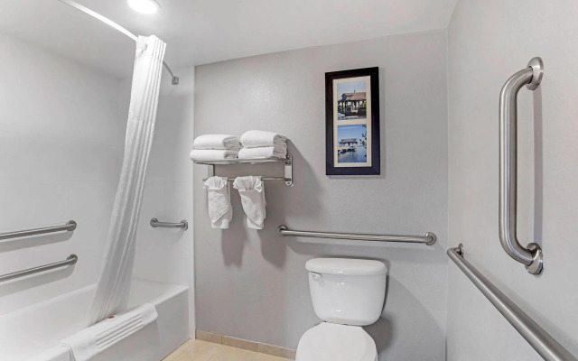 Comfort Suites near Birkdale Village- Huntersville