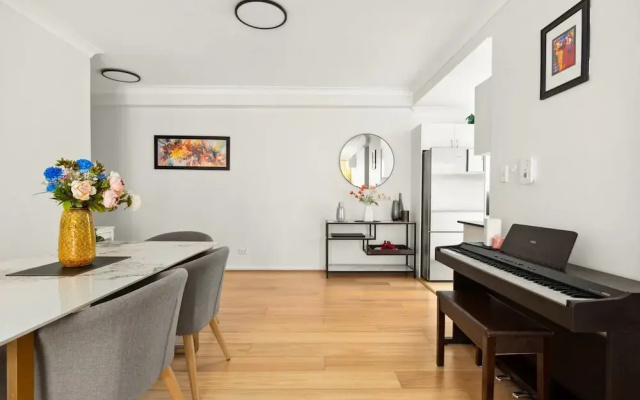 Spacious 2-bed Apartment Near Parramatta CBD