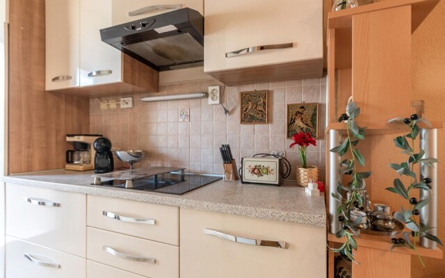 Awesome Home in Vrsi With 2 Bedrooms and Wifi