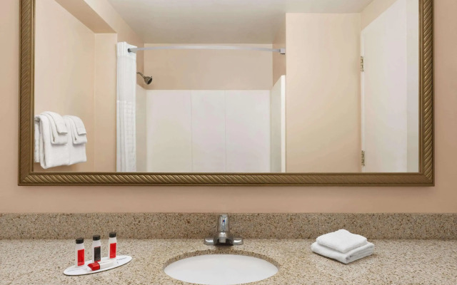 Days Inn by Wyndham Middletown/Newport Area