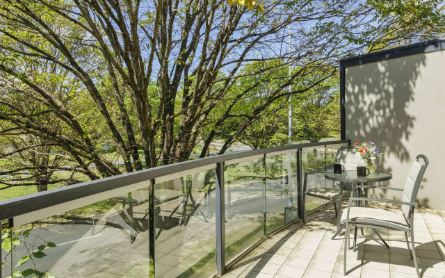 Ramada Encore by Wyndham Belconnen Canberra