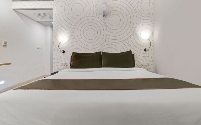 Collection O 40421 Hotel Queens Tower