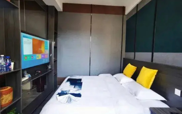 Nanyang Yueke Light Hotel (Wolong Bridge)