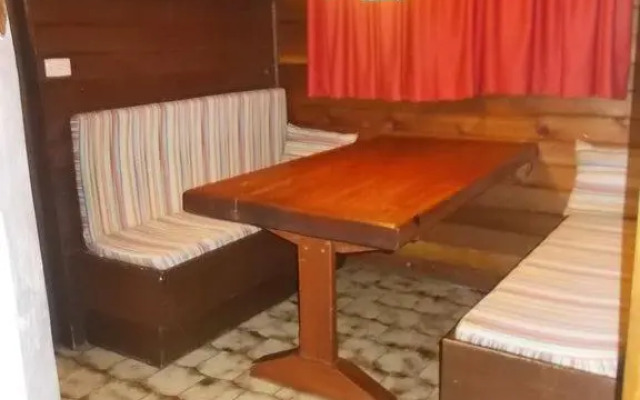 Retro 2 Bedroom Apartment
