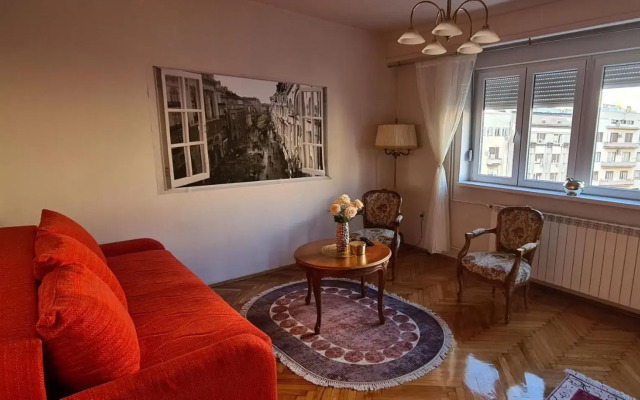 Windows City Apartment