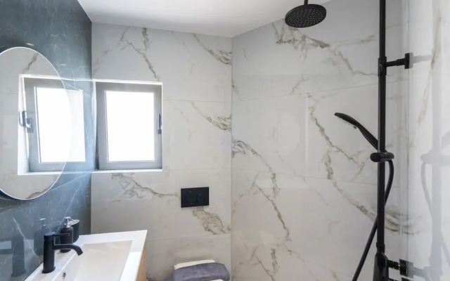 LIV - Modern Studio Apartment S8-4a